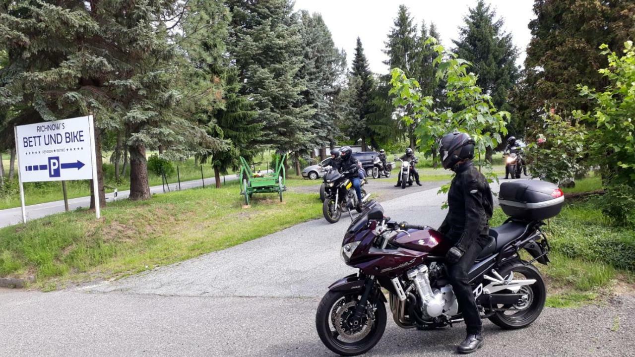 Отель Richnow'S Bett Und Bike Ehem. Landgasthof Циттау Экстерьер фото